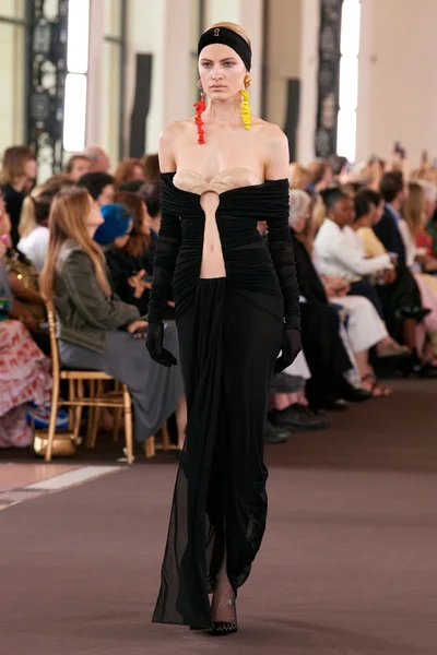 Look 10